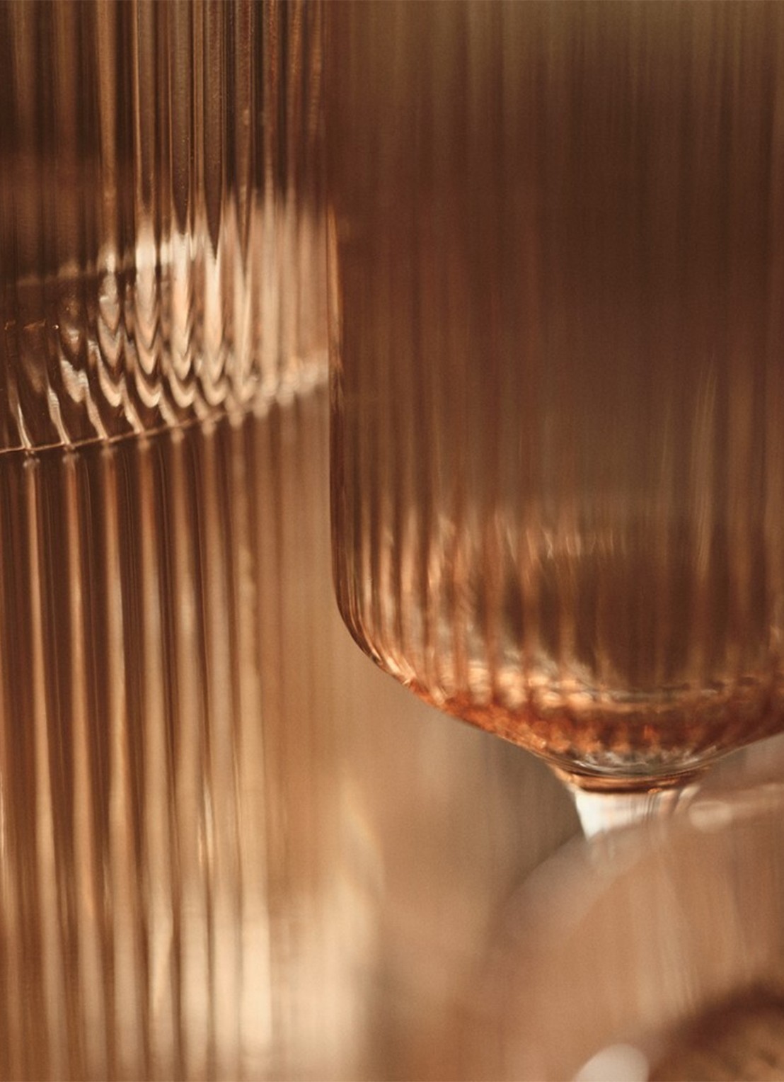 ferm LIVING Ripple champagneglas set van 2 - voorkant 3 lichtroze