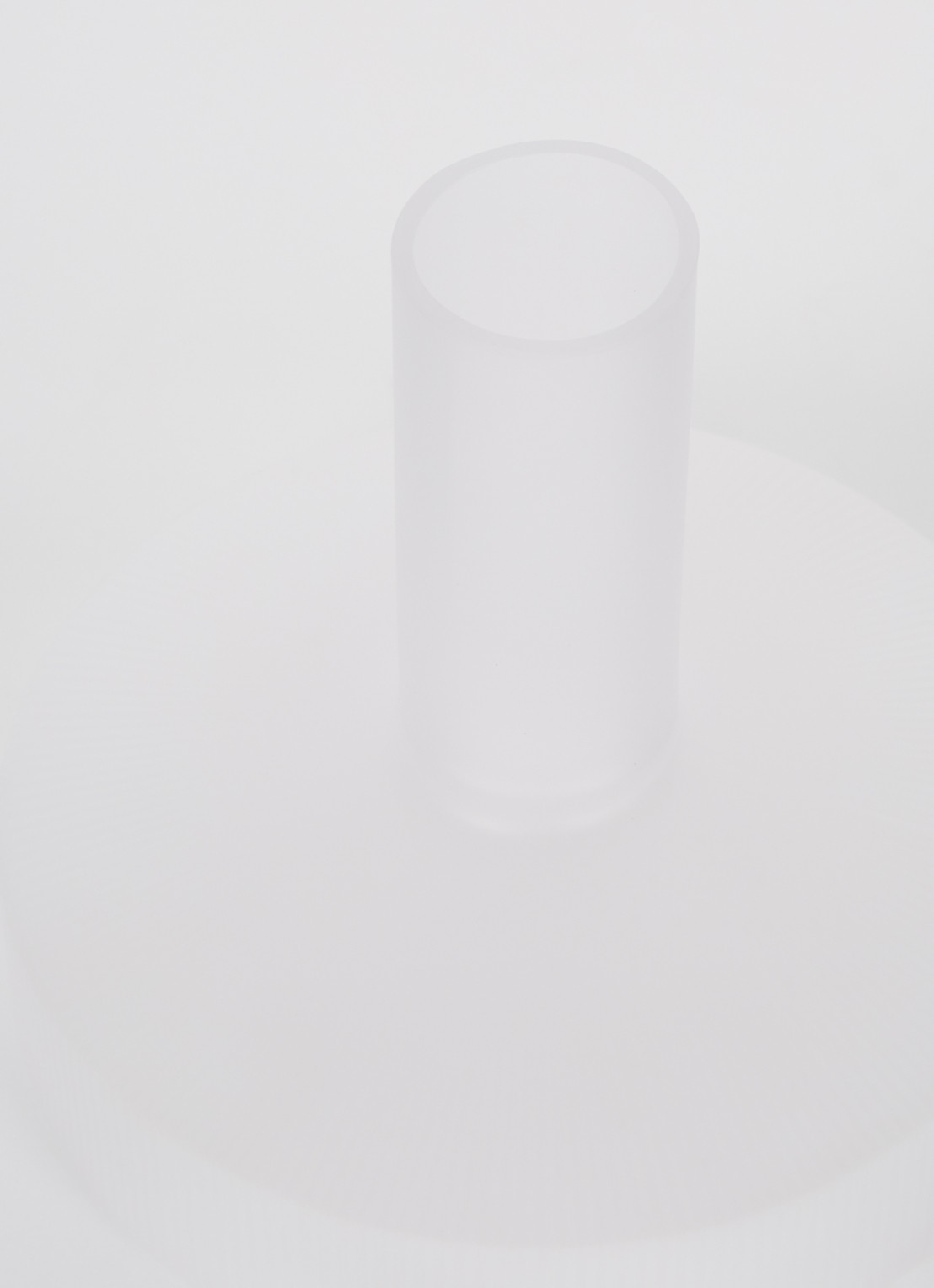 ferm LIVING Ripple decanteerkaraf 1,7 liter - voorkant 2 wit