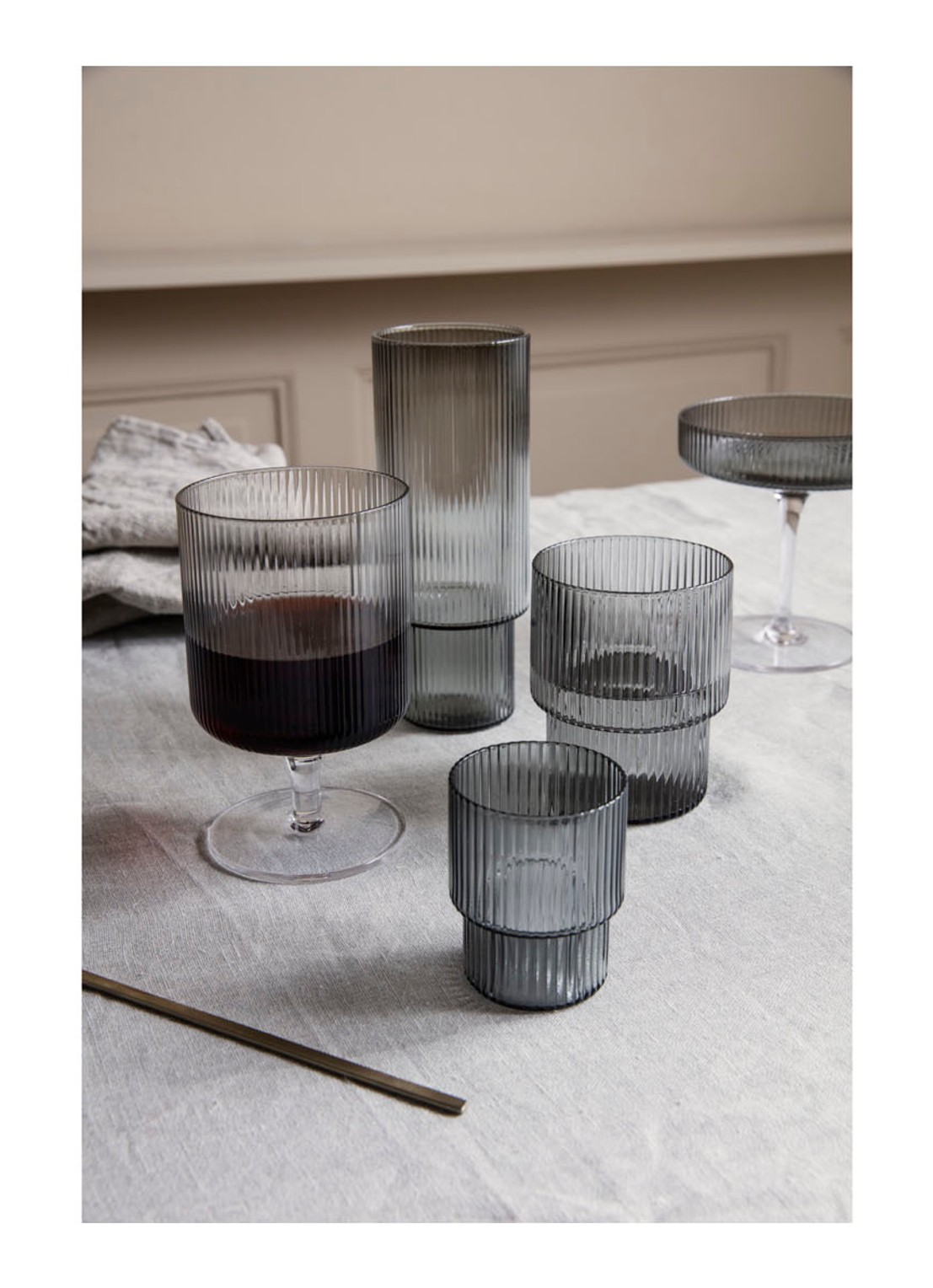 ferm LIVING Ripple drinkglazen set van 4 - voorkant 2 lichtgrijs