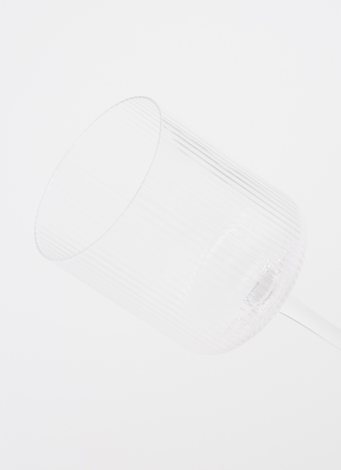 ferm LIVING Ripple rode wijnglas 32,5 cl set van 2 - detail transparant