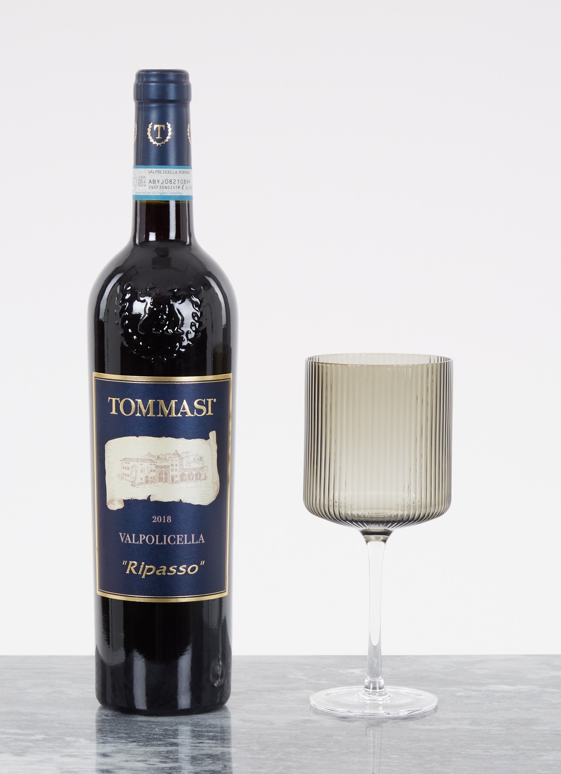 ferm LIVING Ripple rode wijnglas 32,5 cl set van 2 - voorkant 2 grijs