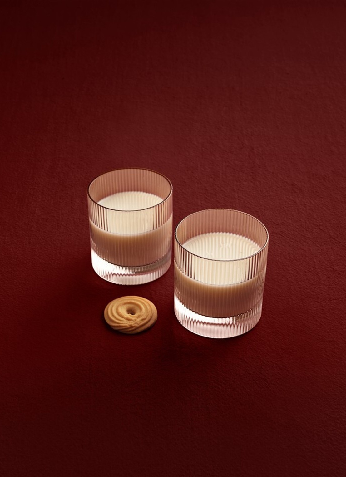 ferm LIVING Ripple Tumbler drinkglas set van 2 - voorkant 2 lichtroze