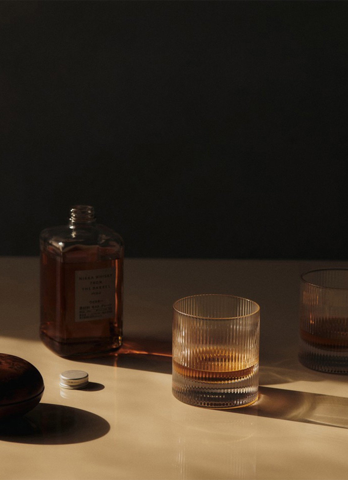ferm LIVING Ripple whiskyglas 25 cl set van 2 - detail 3 transparant