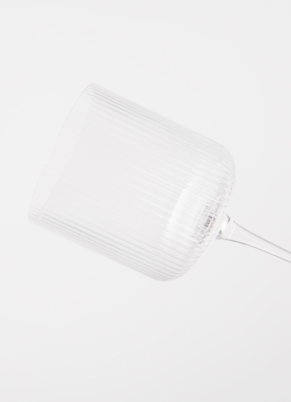 ferm LIVING Ripple witte wijnglas 26 cl set van 2 - detail transparant