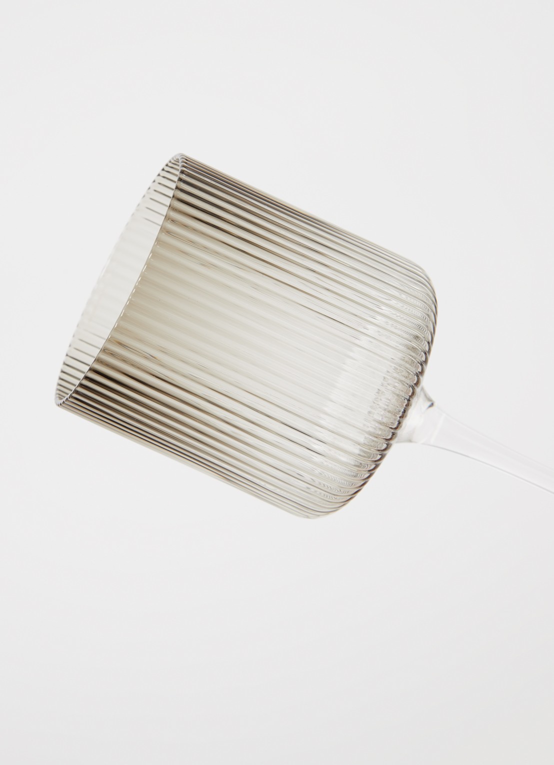 ferm LIVING Ripple witte wijnglas 26 cl set van 2 - detail 3 grijs