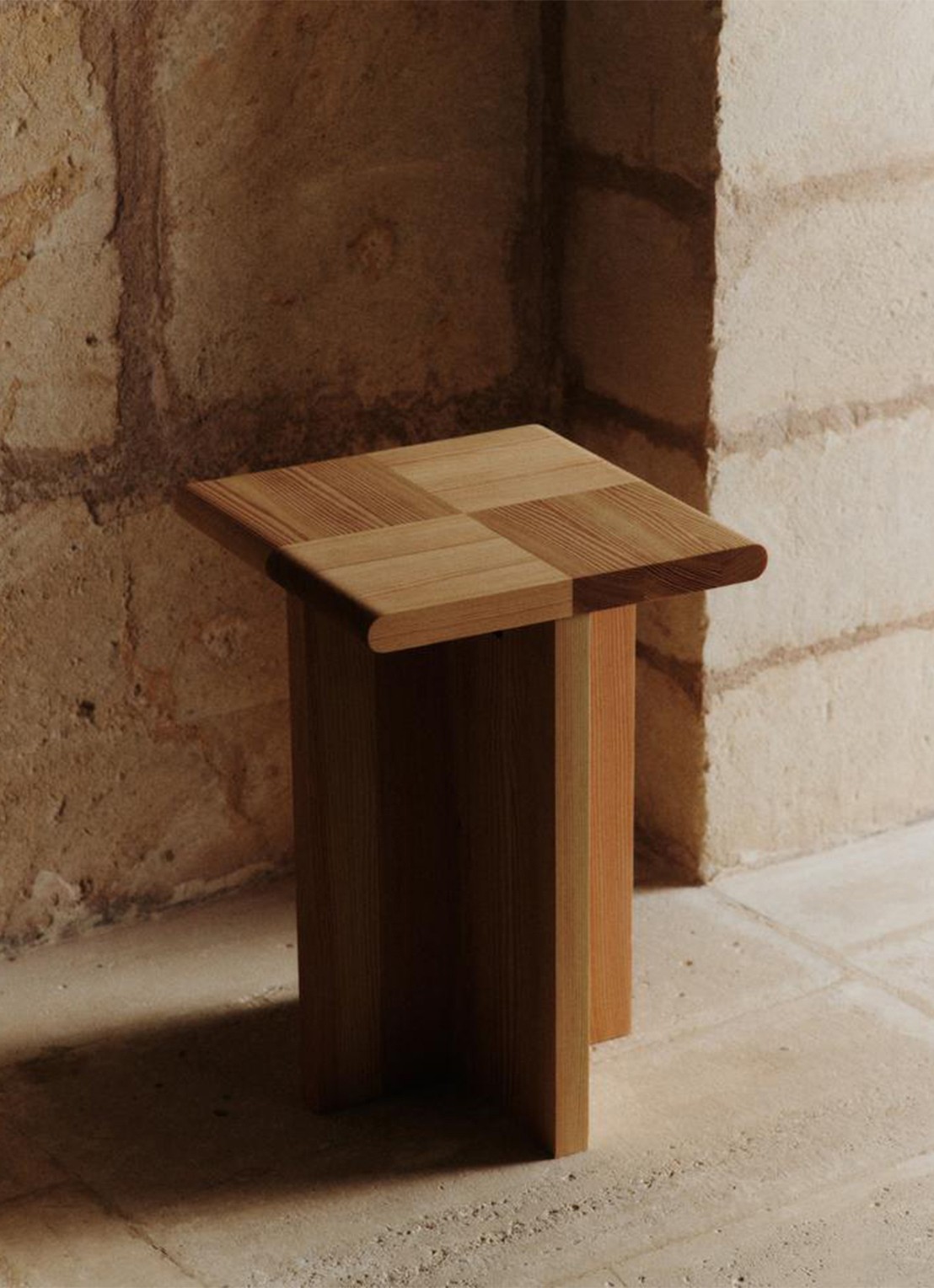 ferm LIVING Sala kruk 32 x 32 cm - voorkant 3 camel