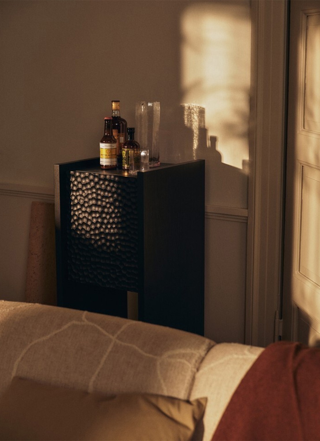 ferm LIVING Scarni wandkast 38 x 100 cm - voorkant 2 antraciet