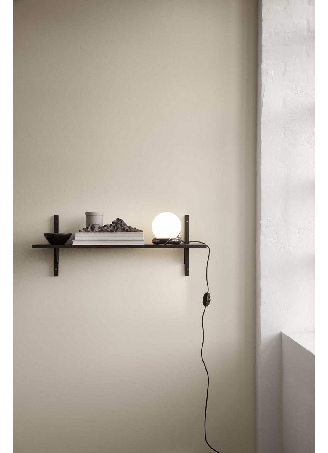 ferm LIVING Sector Shelf wandplank 87 cm - achterkant 5 beige