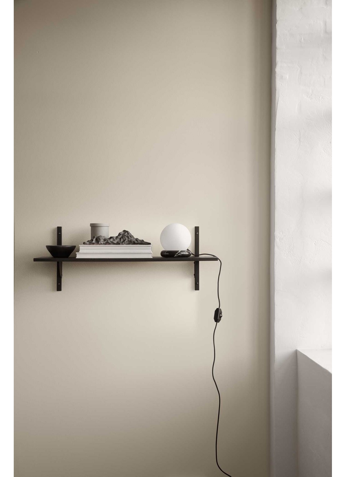 ferm LIVING Sector Shelf wandplank 87 cm - voorkant 2 beige
