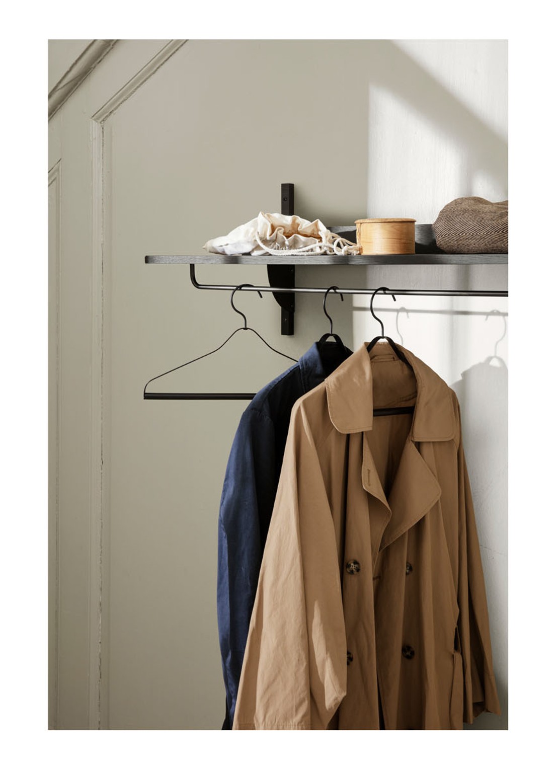 ferm LIVING Sector wandplank 87 x 34 cm - voorkant 2 zwart