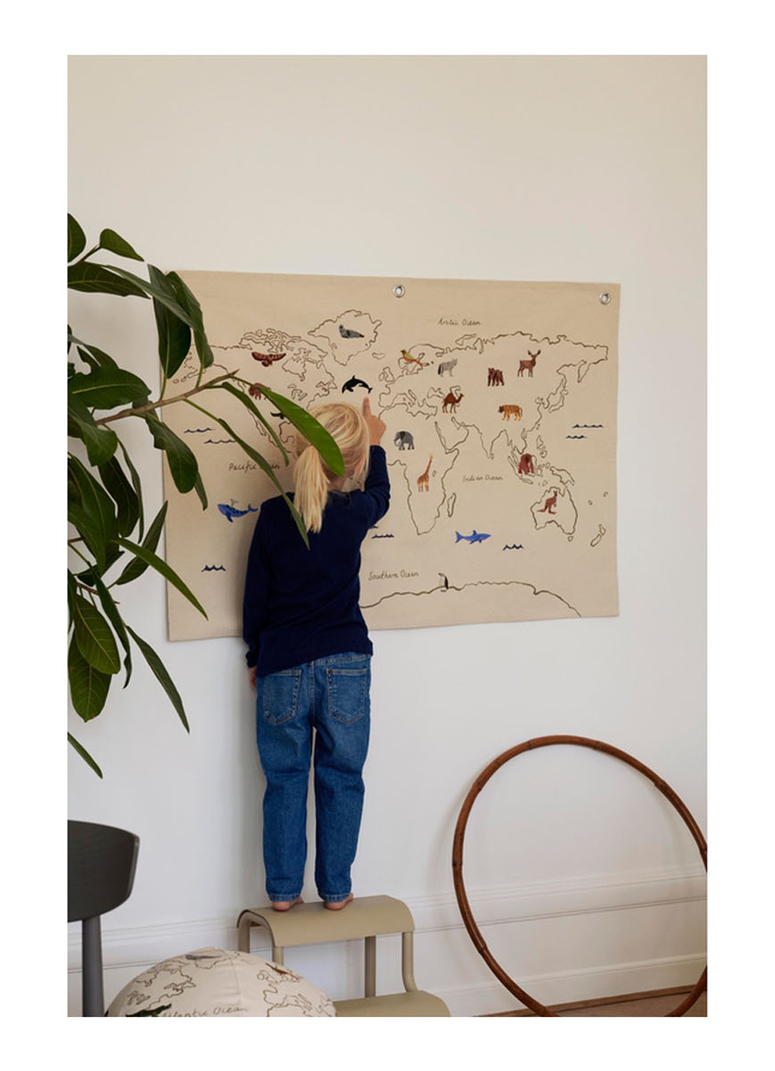ferm LIVING The World wandkleed 70 x 100 cm - detail 3 undefined