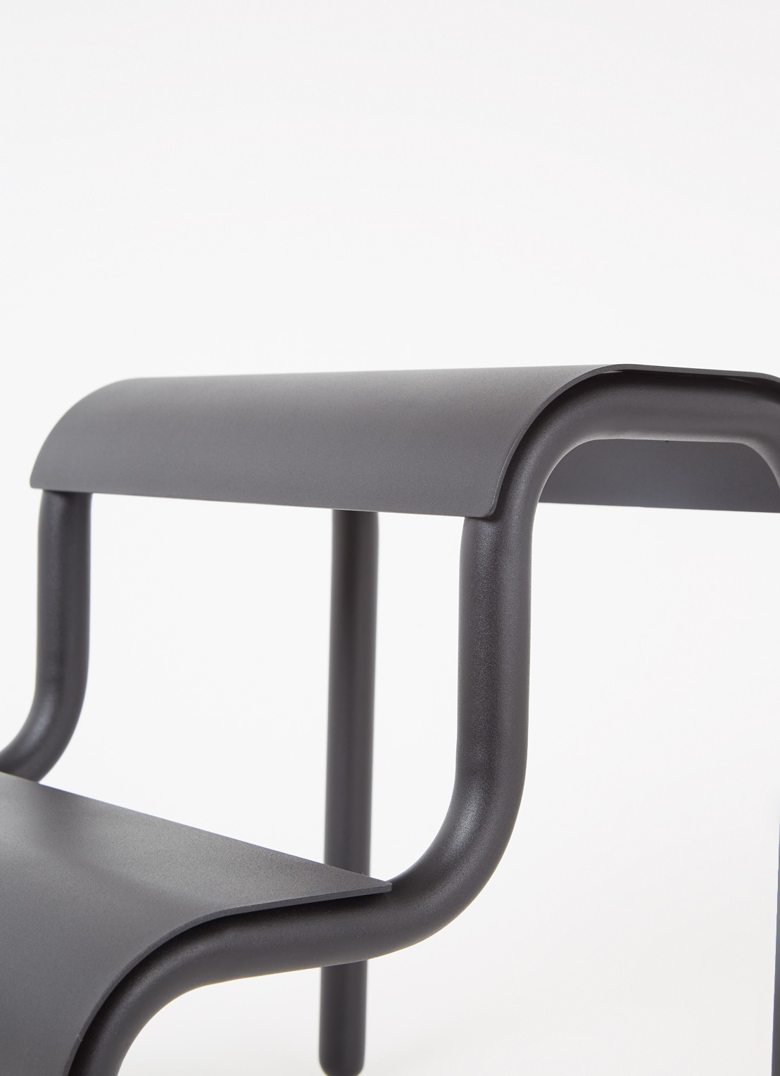 ferm LIVING Up Step kruk 36,2 cm - voorkant 2 zwart