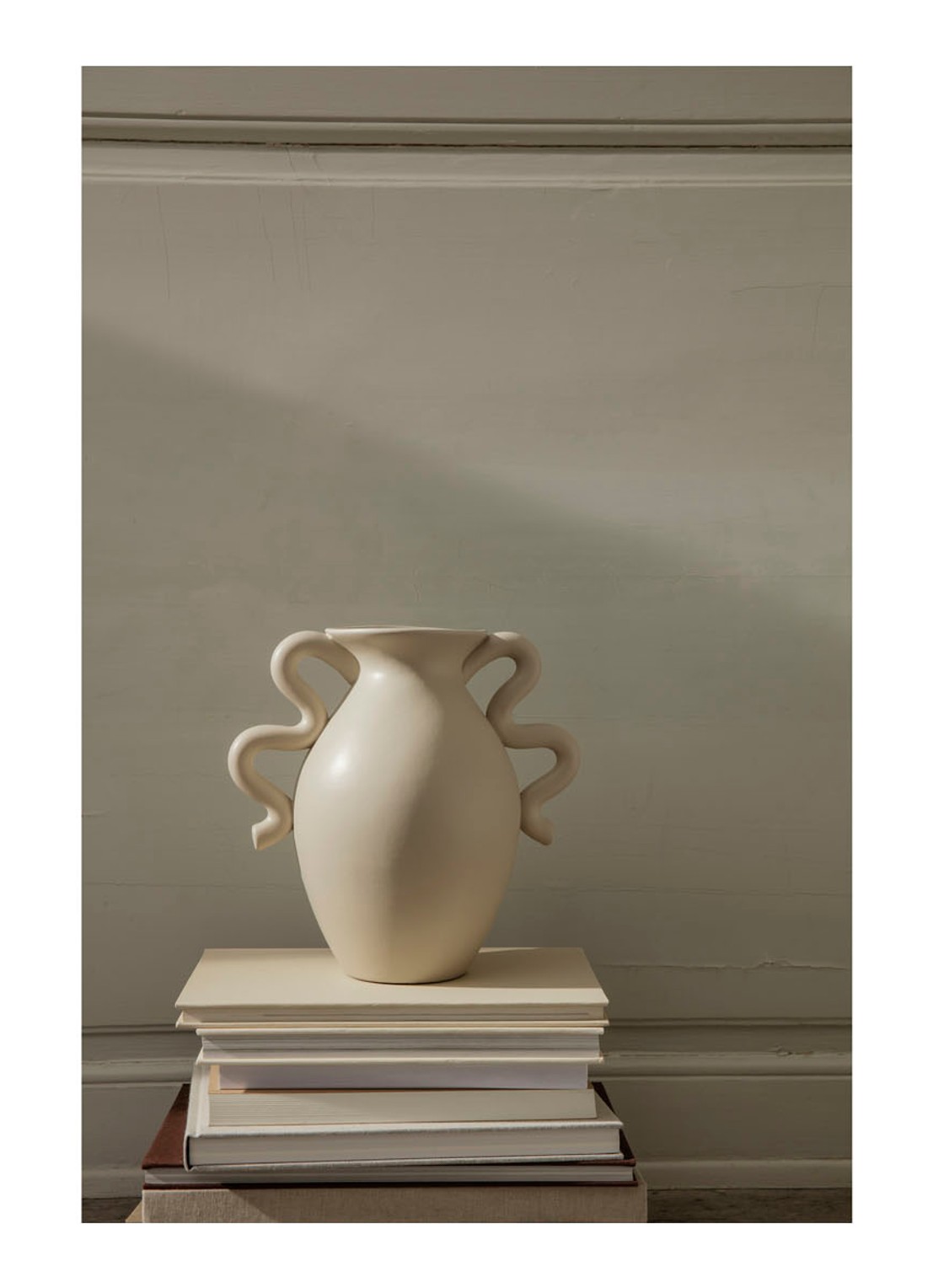 ferm LIVING Verso vaas 27 cm - detail 2 gebroken wit