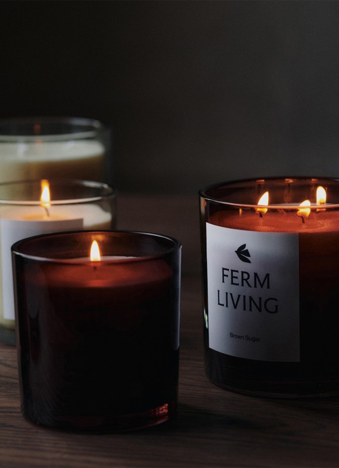ferm LIVING Vitto geurkaars 1470 gram - detail paars