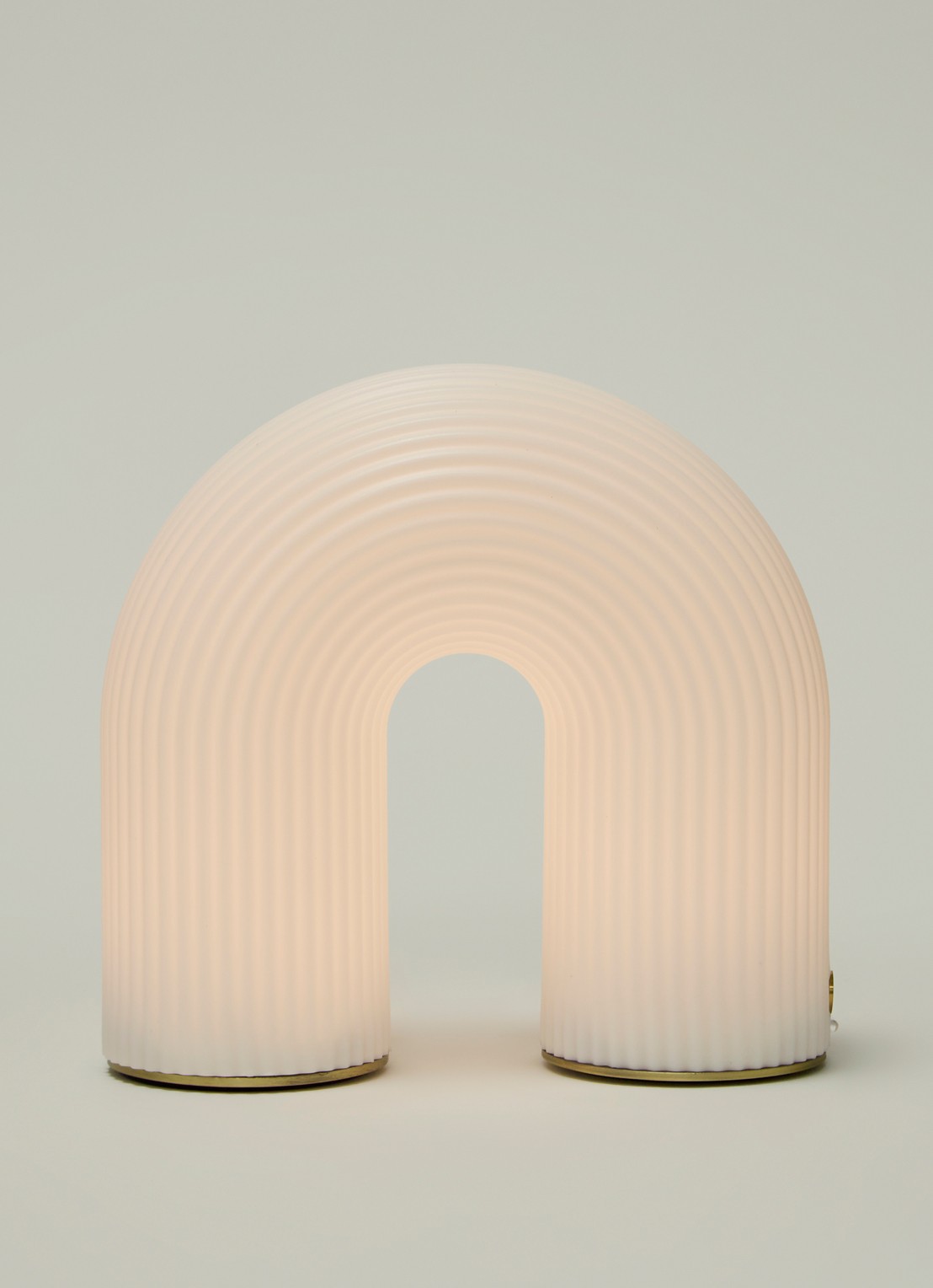 ferm LIVING Vuelta tafellamp 15,5 cm - voorkant 2 wit