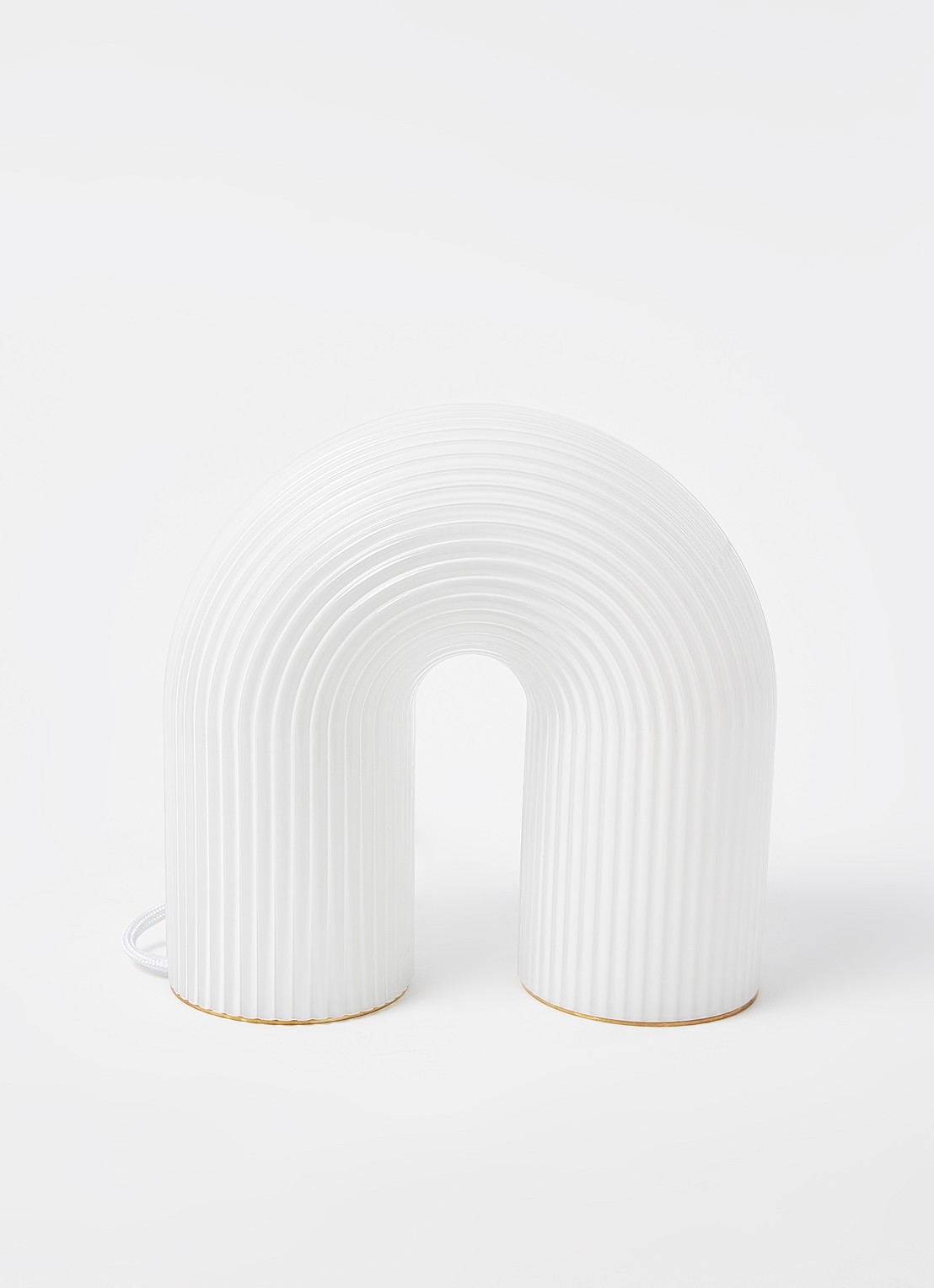 ferm LIVING Vuelta tafellamp 21,4 x 8,4 x 21,6 cm - voorkant 3 wit
