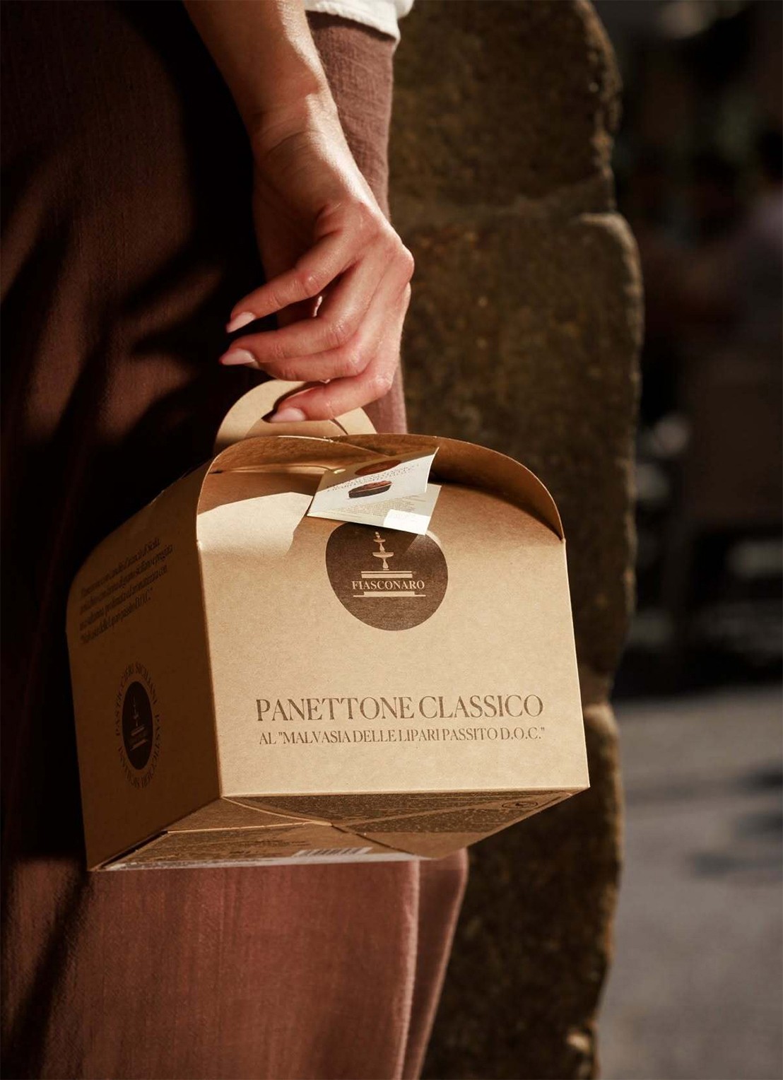 Fiasconaro Panettone met wijn "Malvasia delle Lipari passito D.O.C." 500 gram - achterkant beige