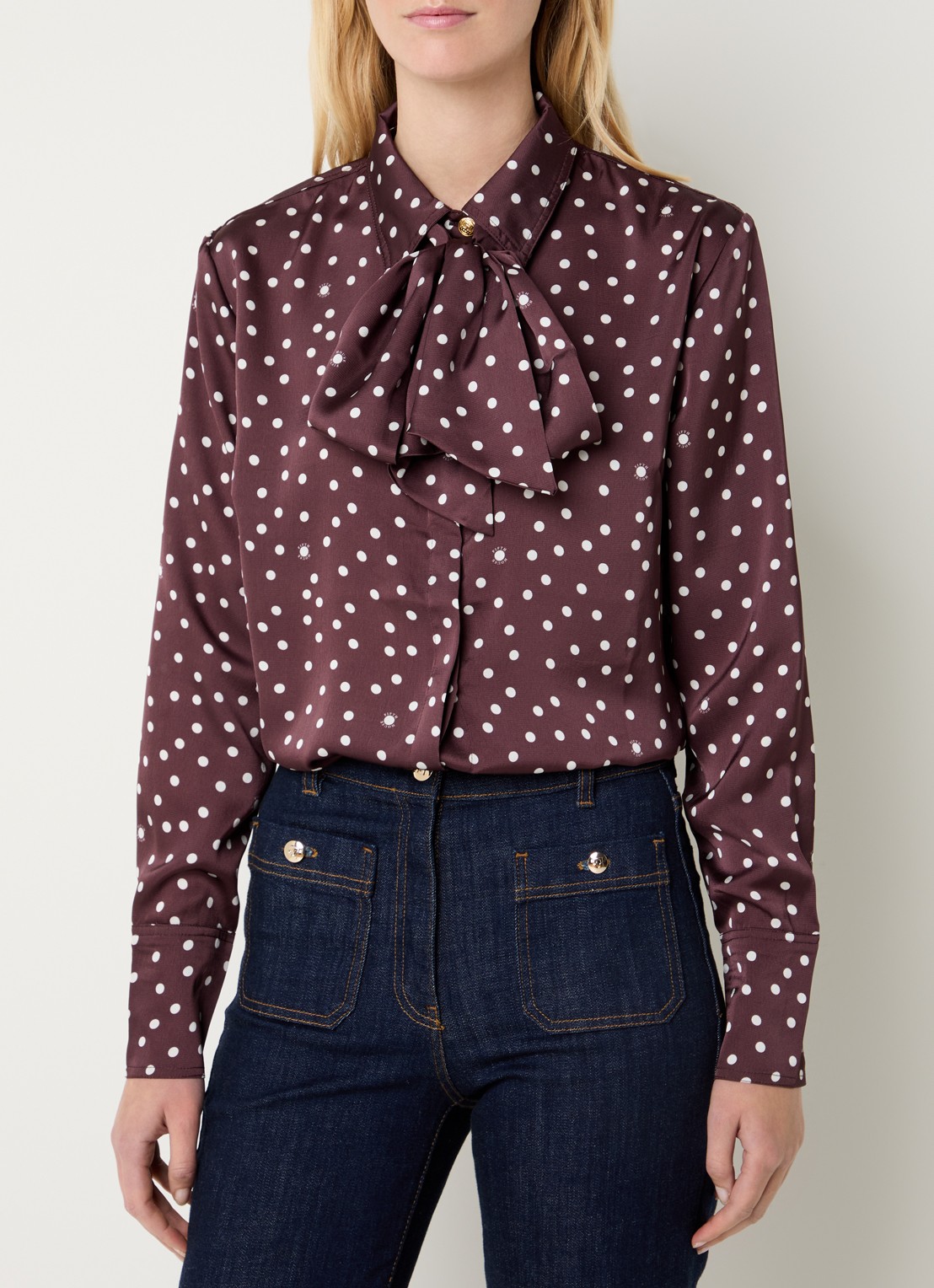 Fifth House Loesy blouse van satijn met stippenprint en afneembare sjaalkraag - detail 3 bordeauxrood