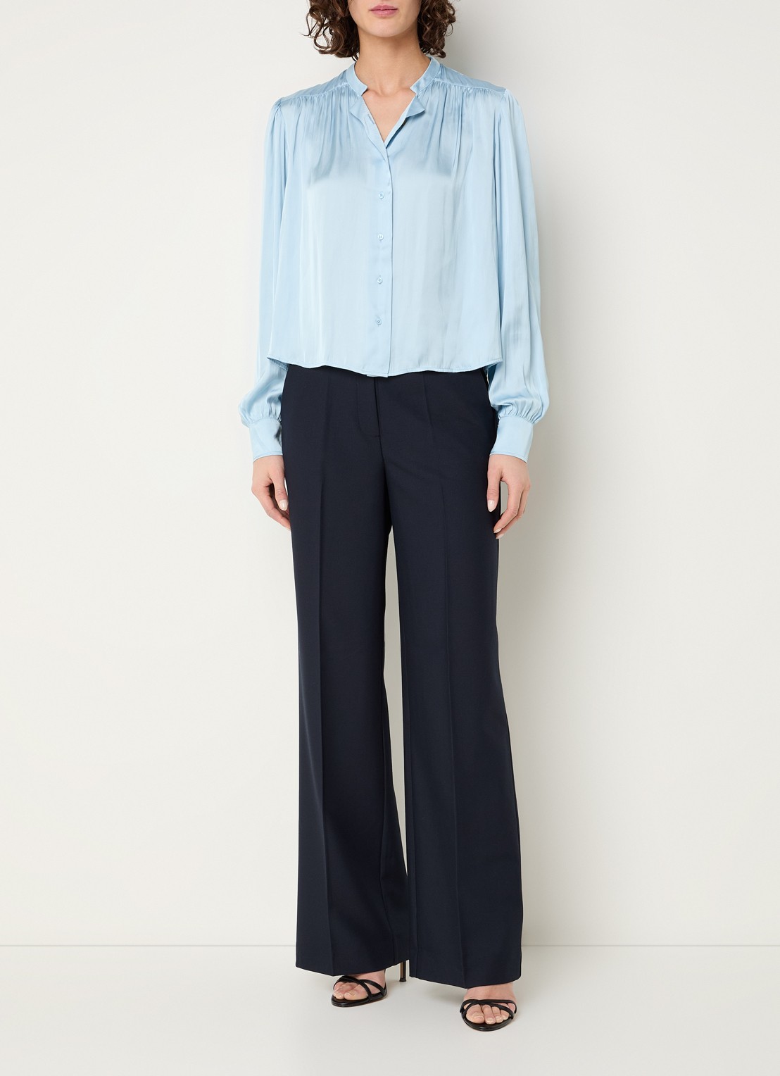 Fifth House Marion blouse van satijn met ballonmouw - voorkant 3 blauwgrijs