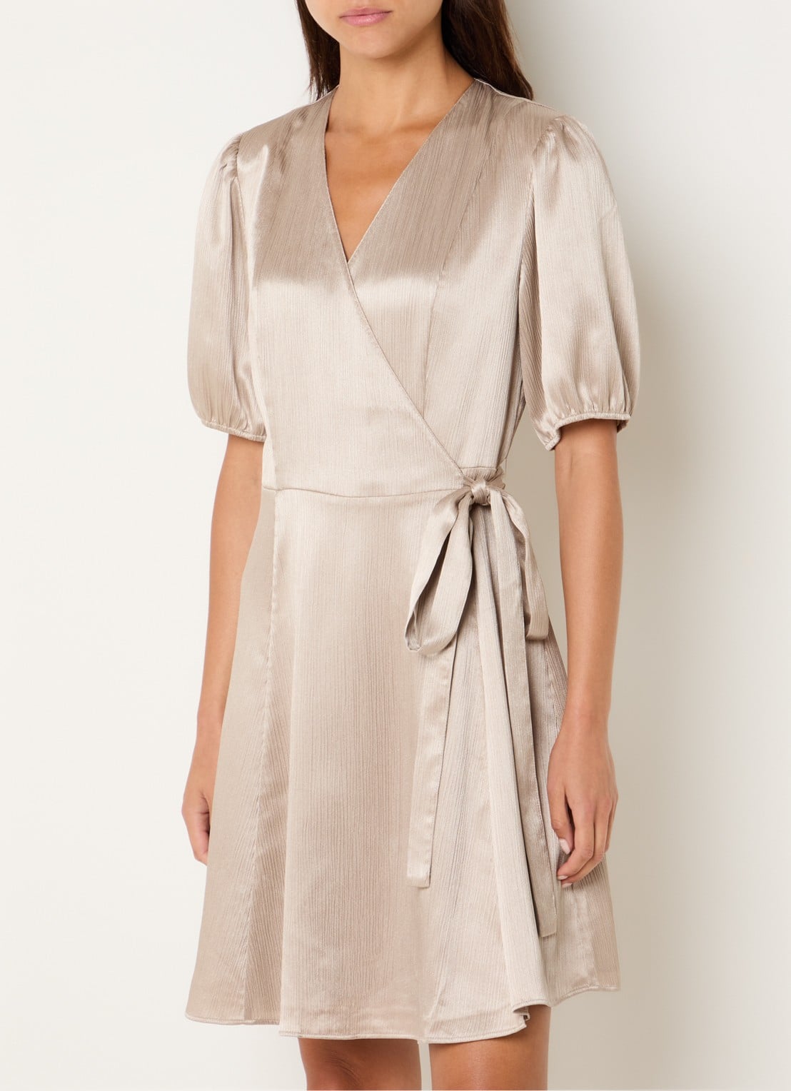 Fifth House Marli mini jurk met overslag met pofmouw - detail beige