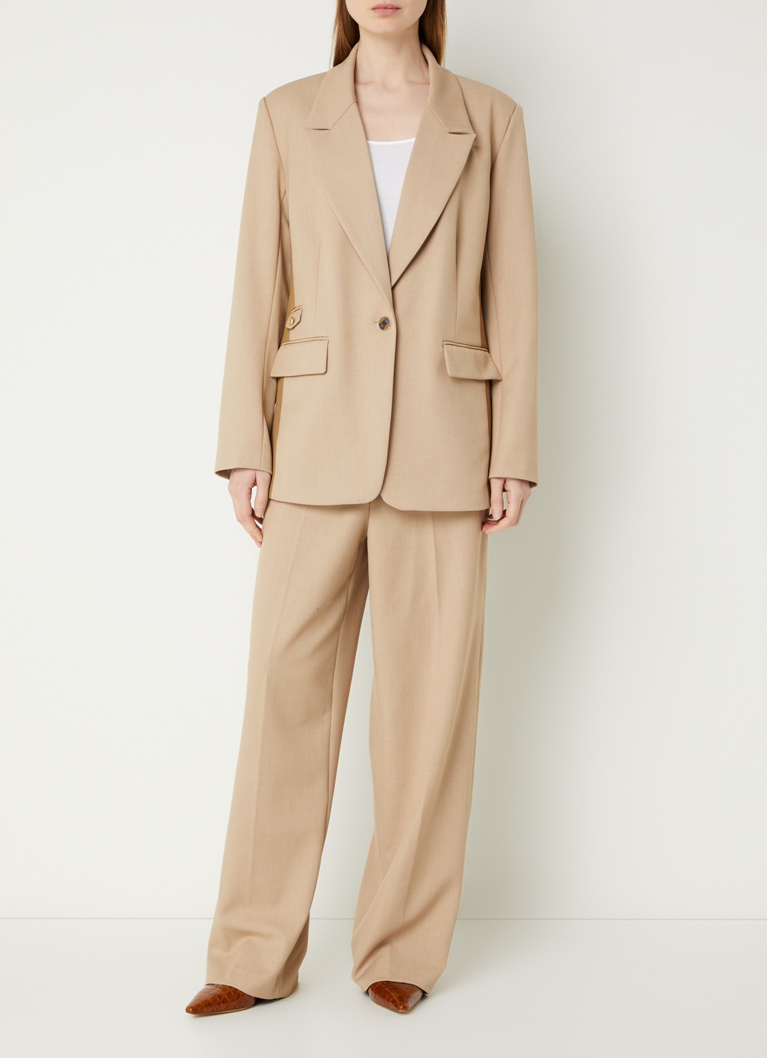 Fifth House Matascha blazer met schoudervulling en klepzakken - voorkant 3 beige