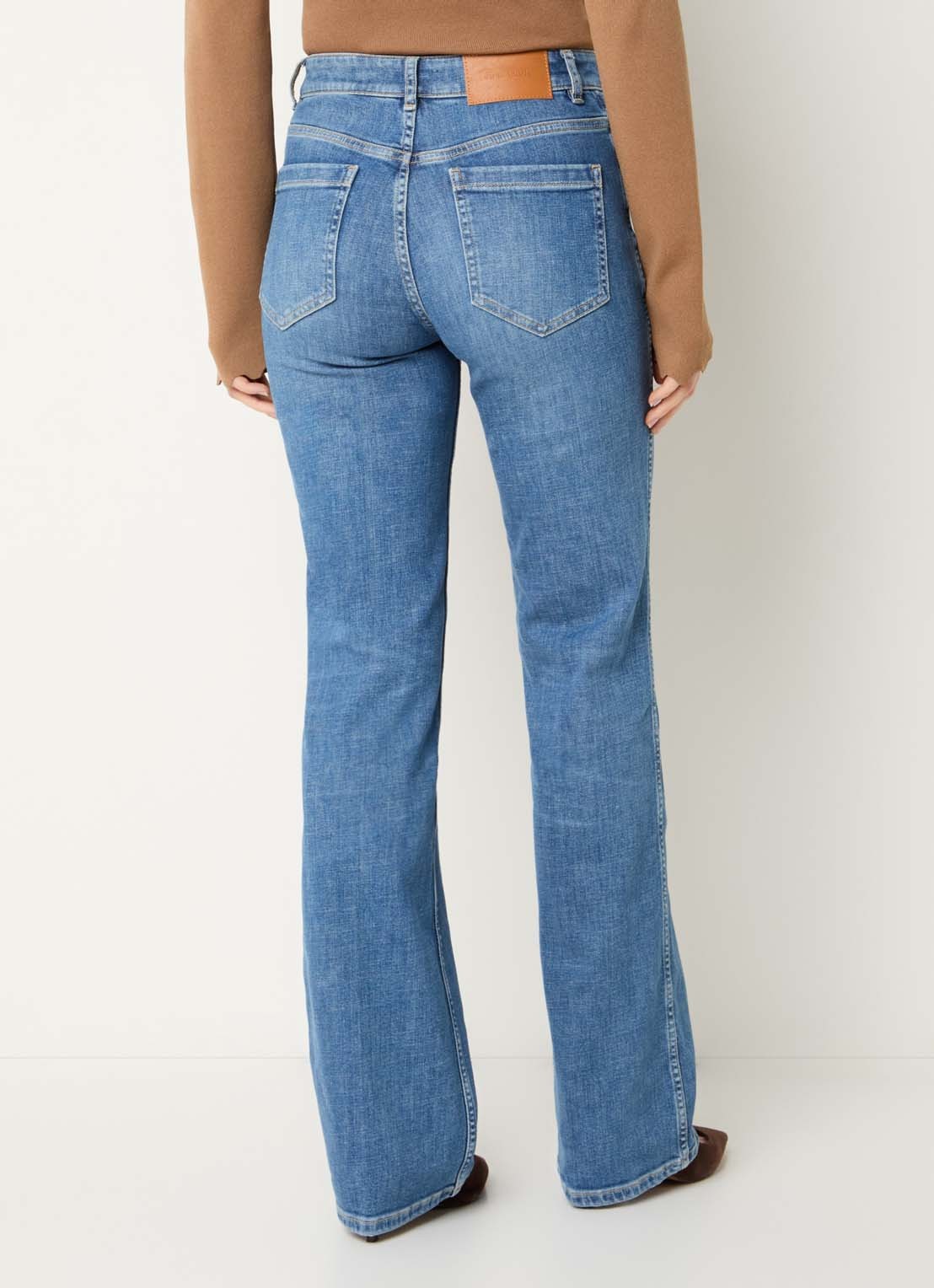 Fifth House Mollie high waist flared jeans met medium wassing - achterkant indigo