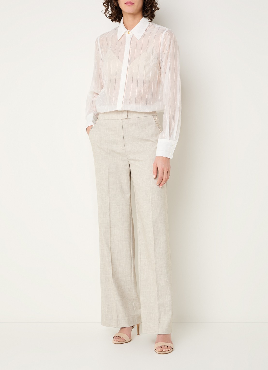 Fifth House Myra blouse met opengewerkt dessin en sjaalkraag - voorkant 3 wit