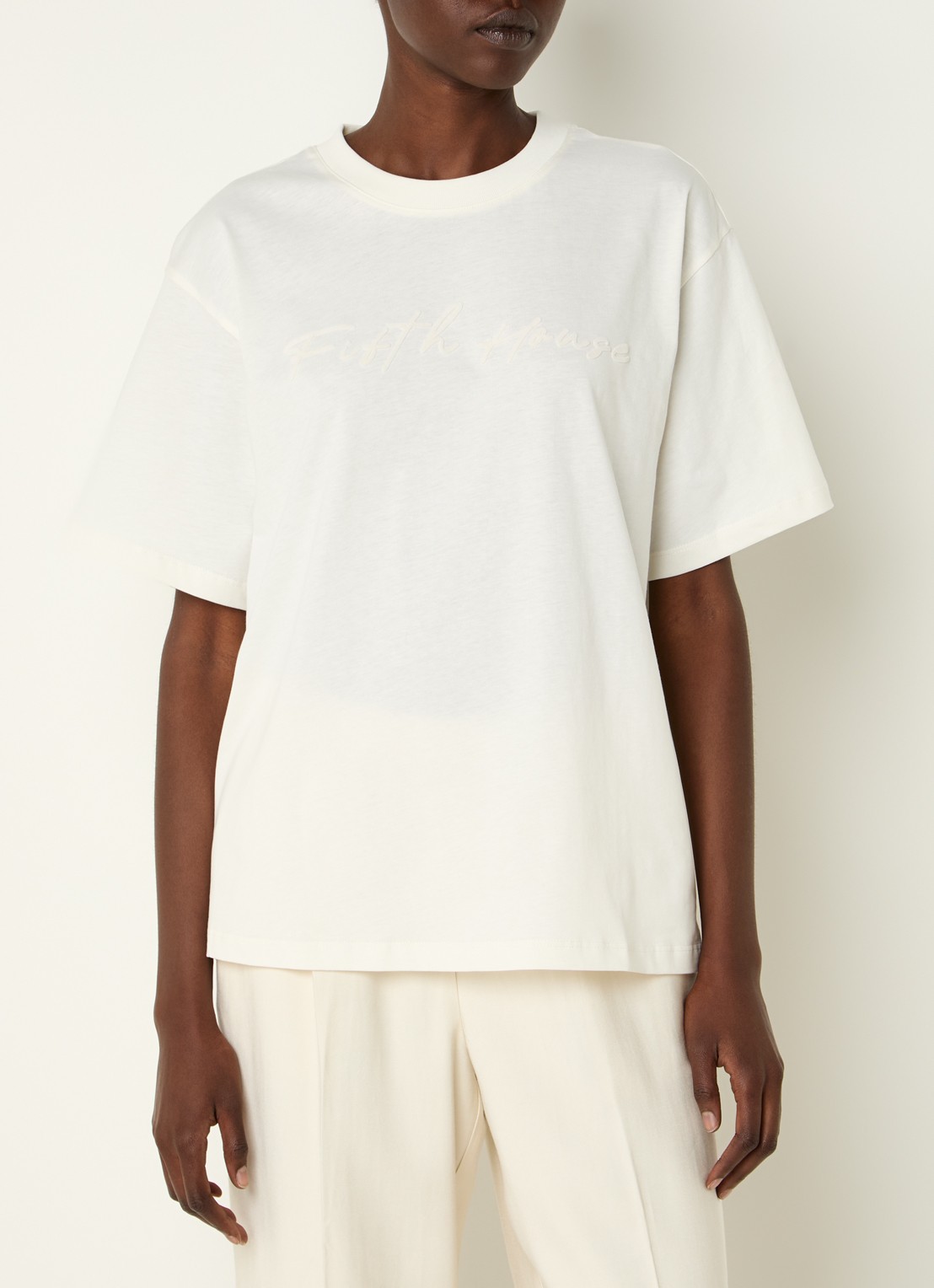 Fifth House Odilla T-shirt met flock logoprint - detail wit