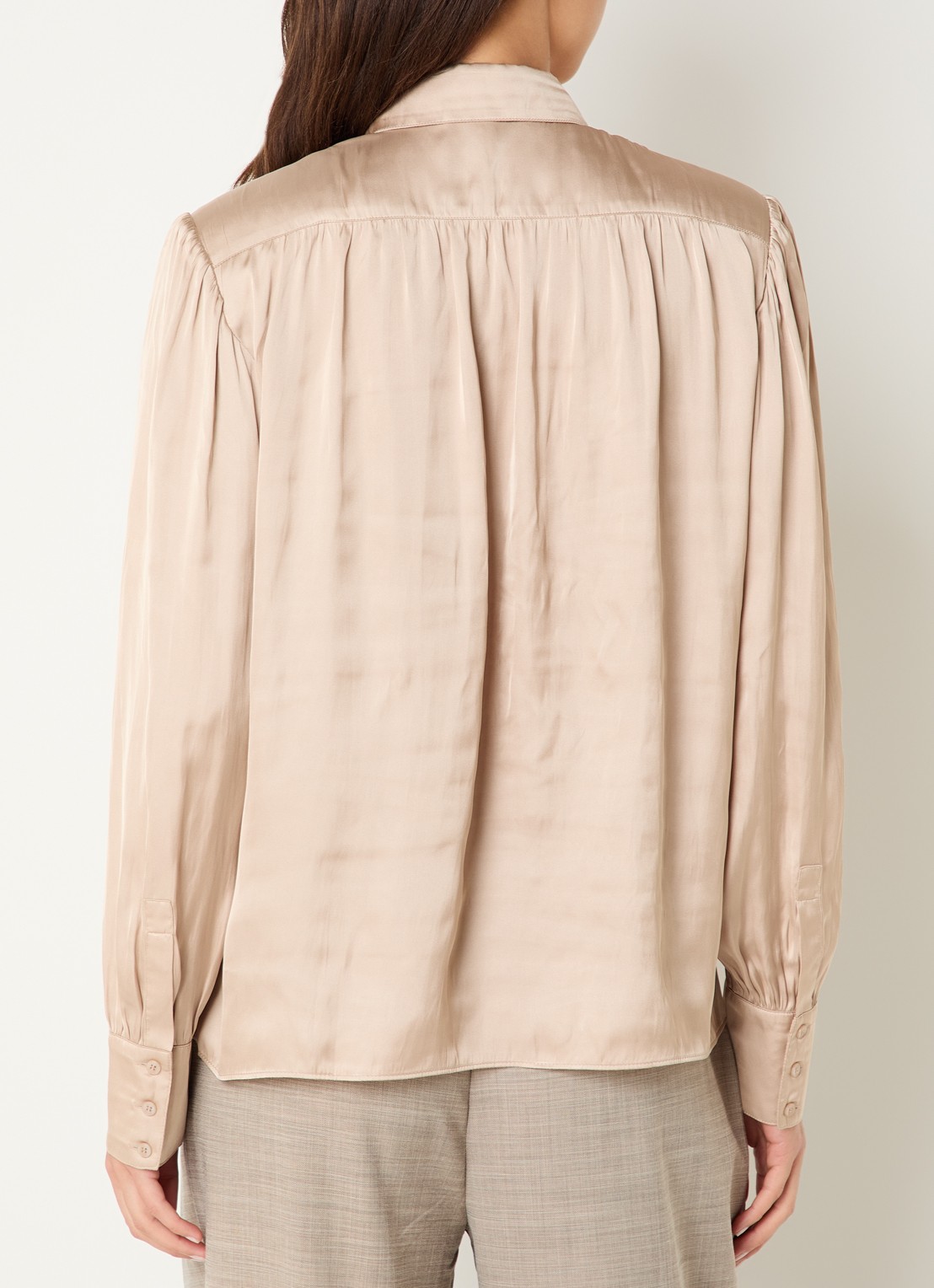 Fifth House Oslo blouse van satijn met schoudervulling - achterkant 4 beige
