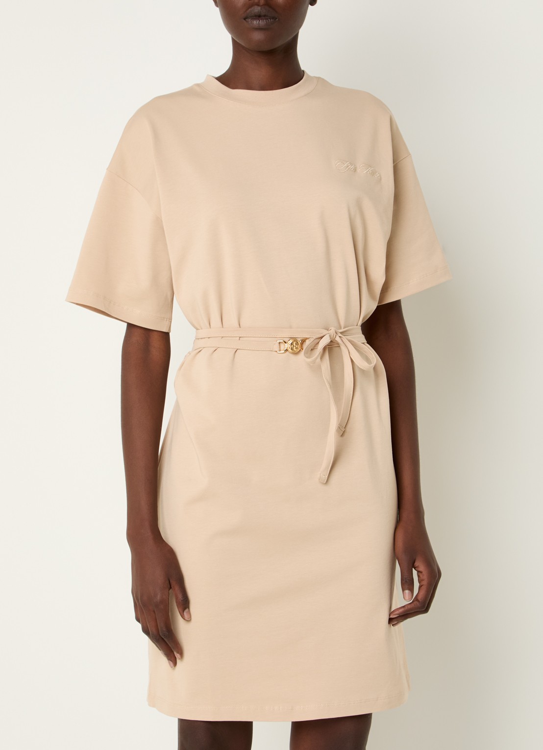 Fifth House Oxsana mini jurk met logoborduring en strikceintuur - detail 4 beige