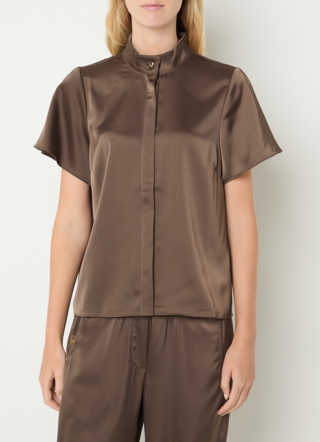 Fifth House Pomeline blouse met opstaande kraag - detail 4 bruin