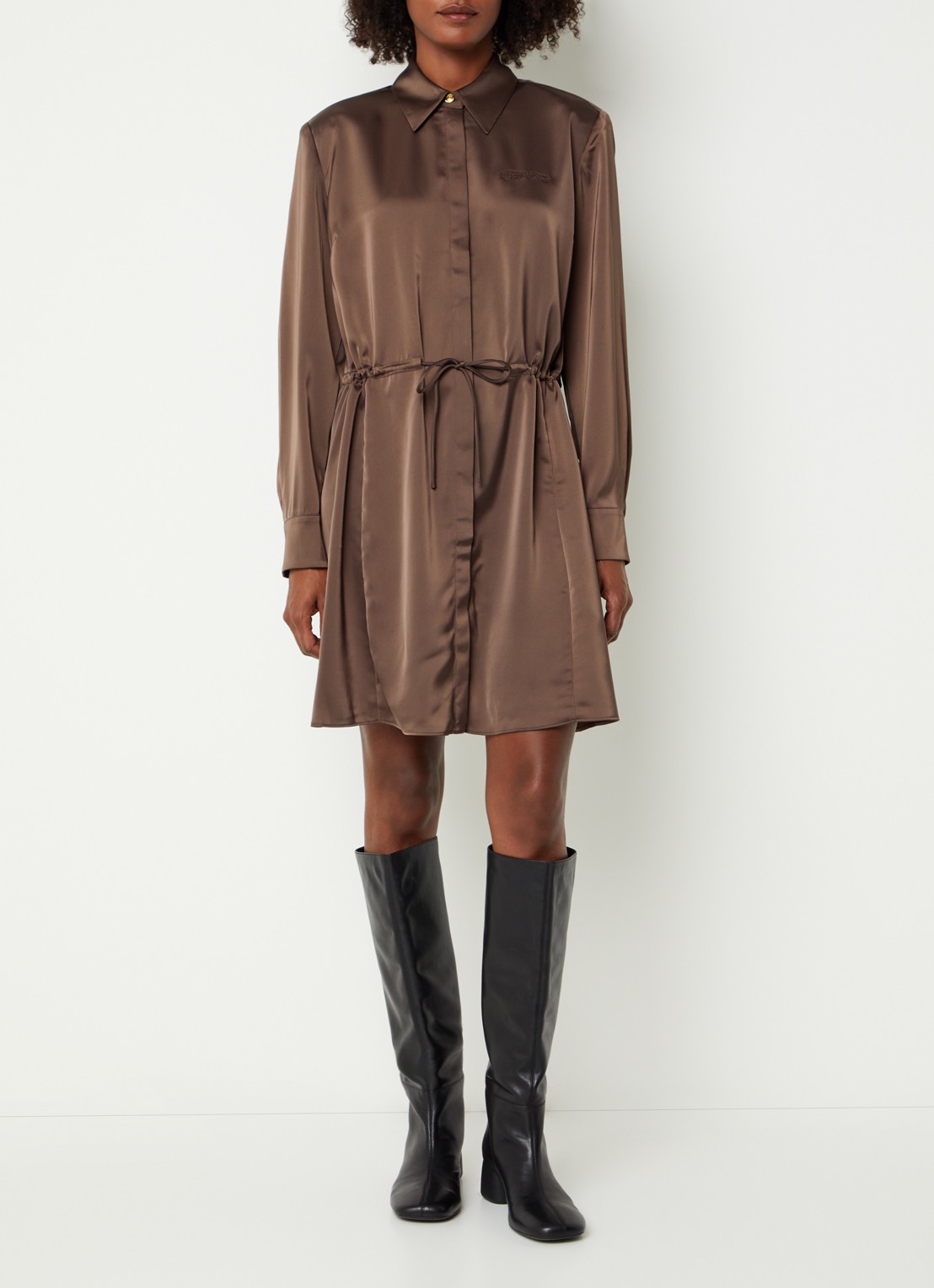 Fifth House Pomeline mini blousejurk van satijn - voorkant 2 donkerbruin