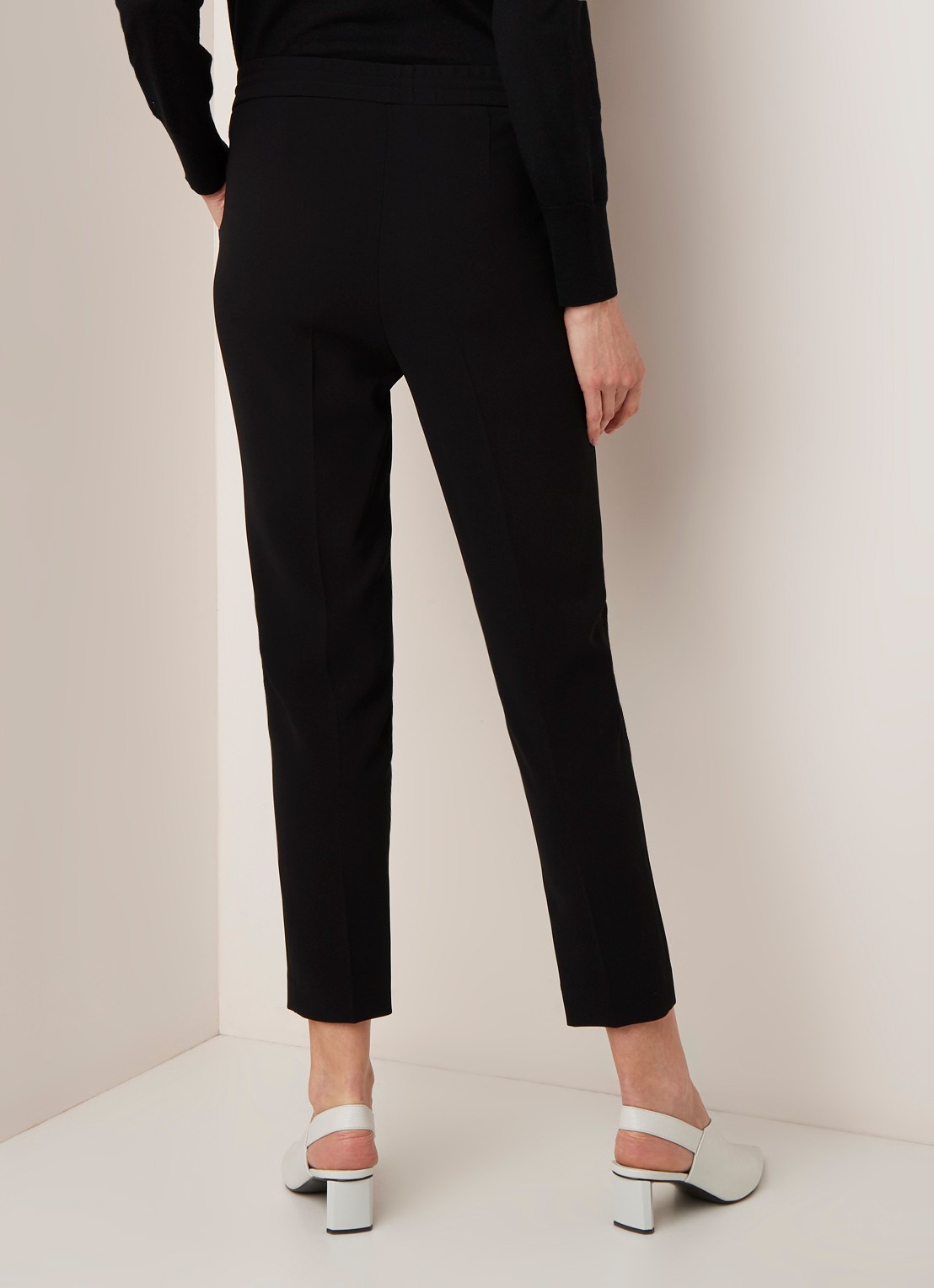 Filippa K Fiona cropped jogger van jersey - achterkant 4 zwart