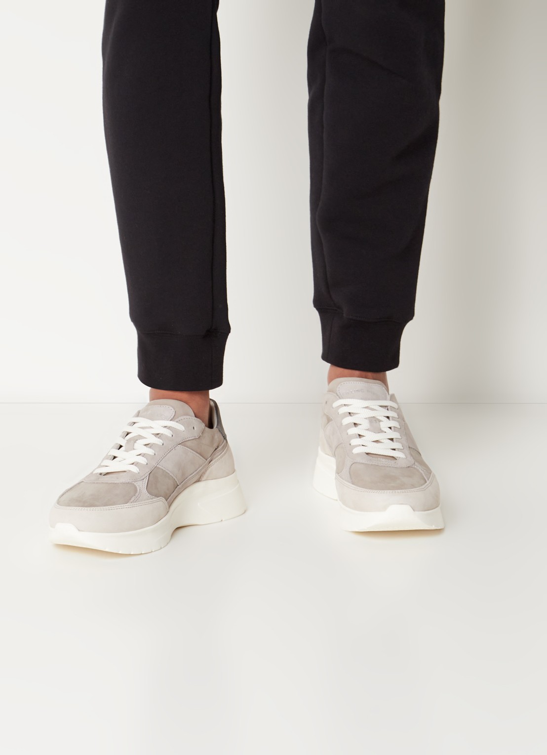 Filling Pieces Jet Runner sneaker van nubuck - voorkant 2 lichtgrijs