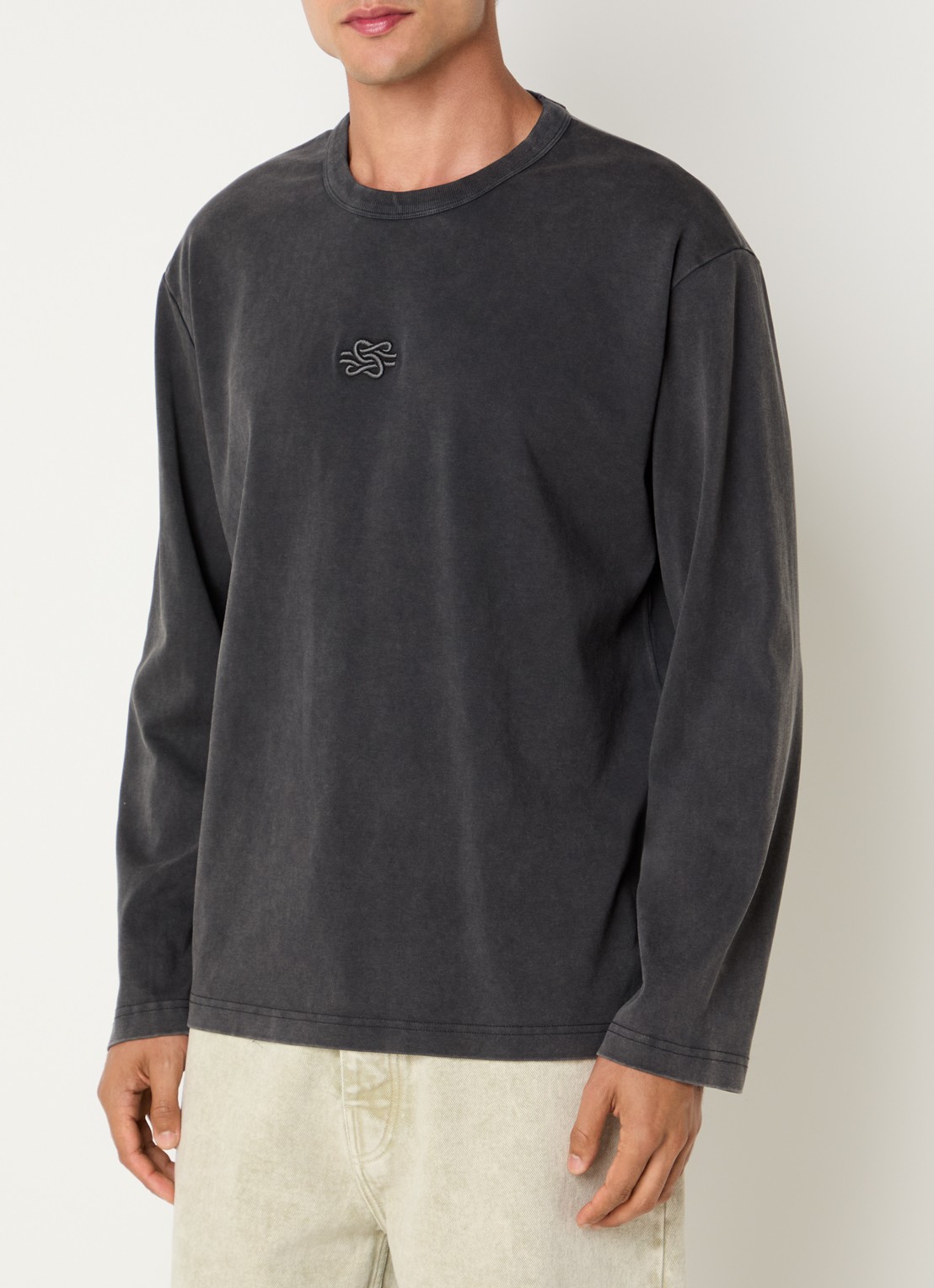 Filling Pieces Longsleeve met borduring en verwassen afwerking - detail zwart