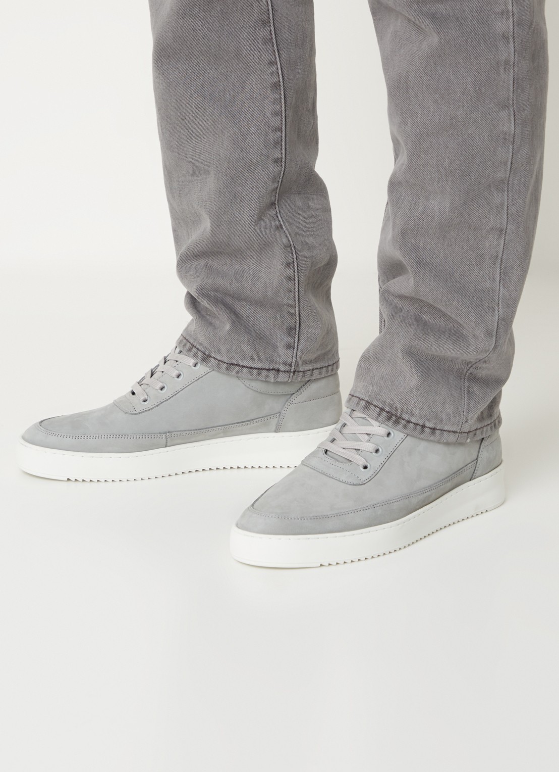 Filling Pieces Low Top sneaker van nubuck  - voorkant 5 lichtgrijs