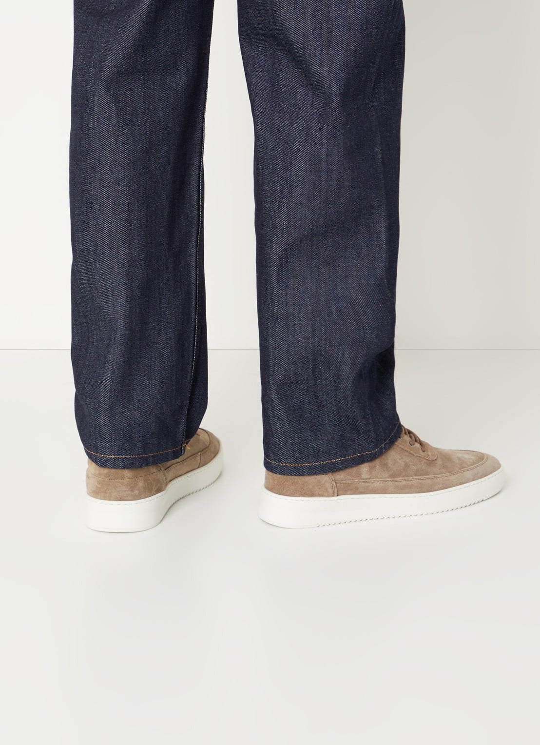 Filling Pieces Low Top sneaker van suède  - voorkant 7 zand