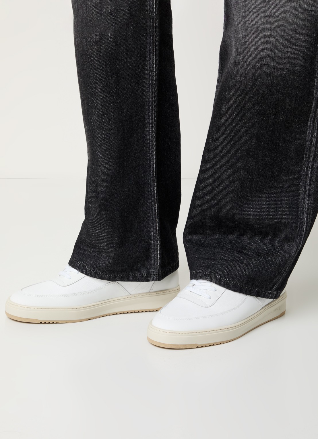 Filling Pieces Mondo Crumbs sneaker van leer - voorkant 3 wit