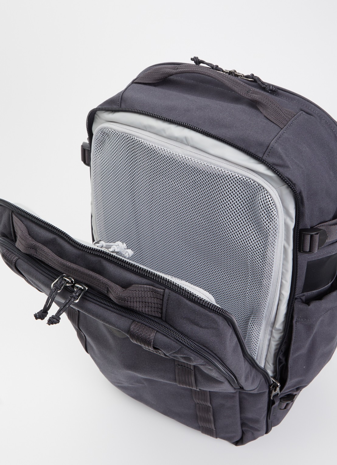 Fjällräven Farden Carry-On rugzak met 17 inch laptopvak - detail 2 antraciet