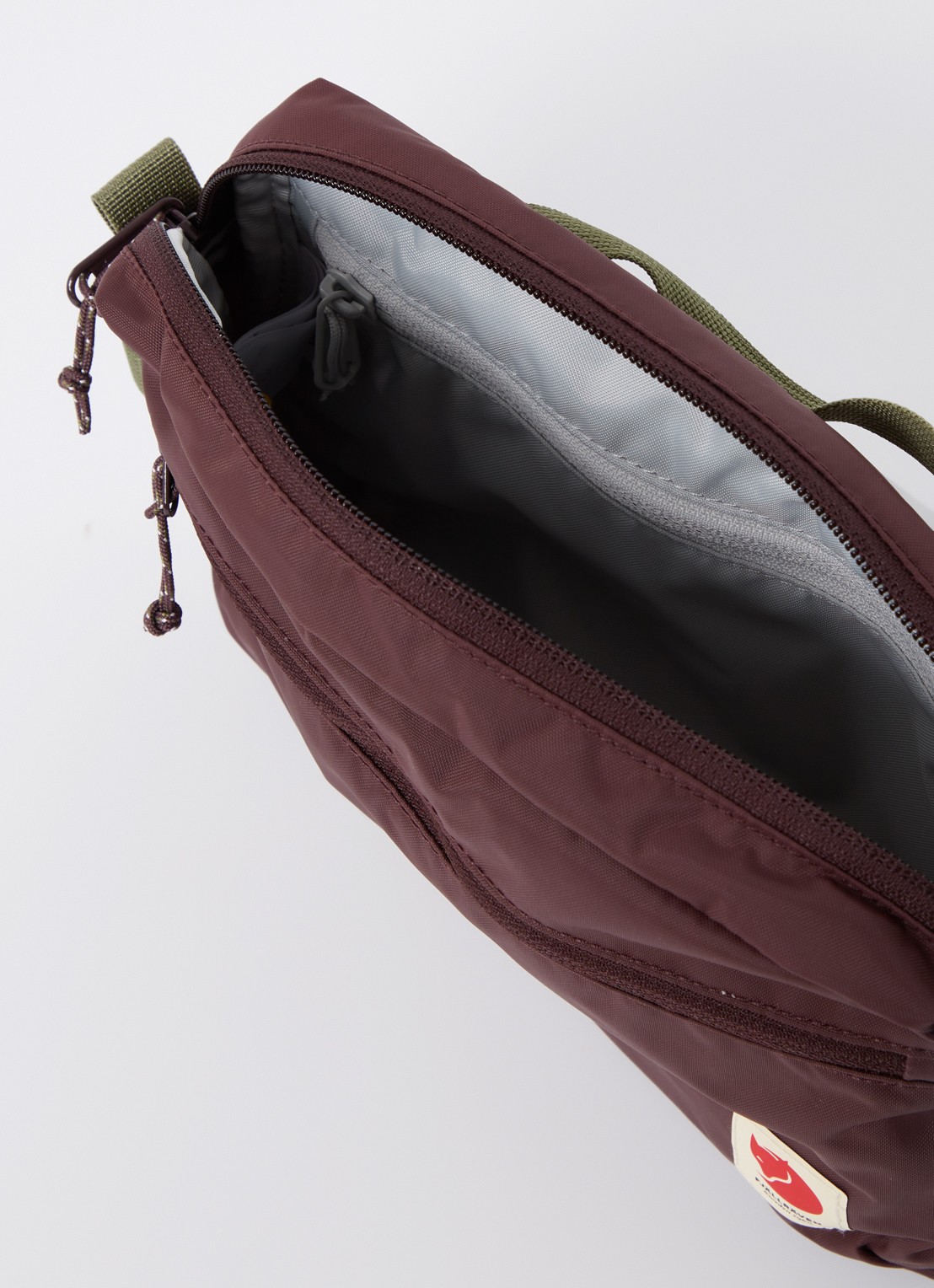 Fjällräven High Coast crossbodytas met logo - detail aubergine