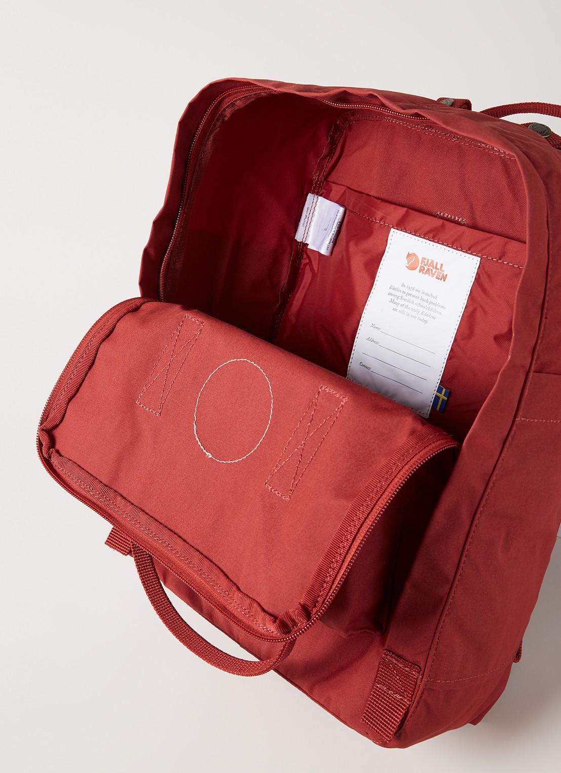 Fjällräven Kånken rugzak met logo - detail 4 donkerrood