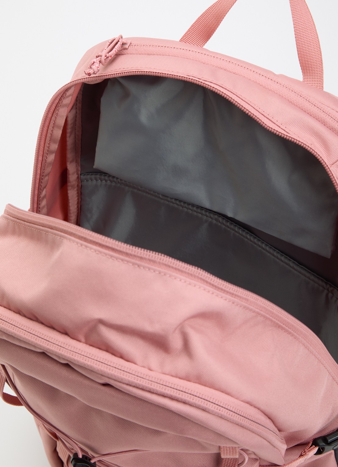 Fjällräven Skule 20 rugzak met 13 inch laptopvak - detail 2 zalmroze