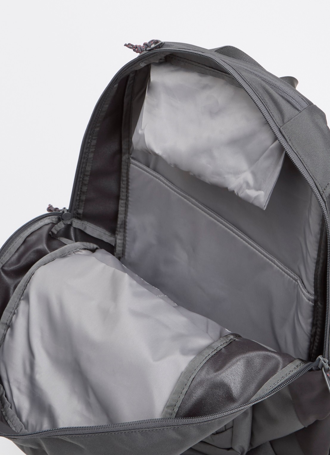 Fjällräven Skule 28 rugzak met 15 inch laptopvak - detail 3 middengrijs