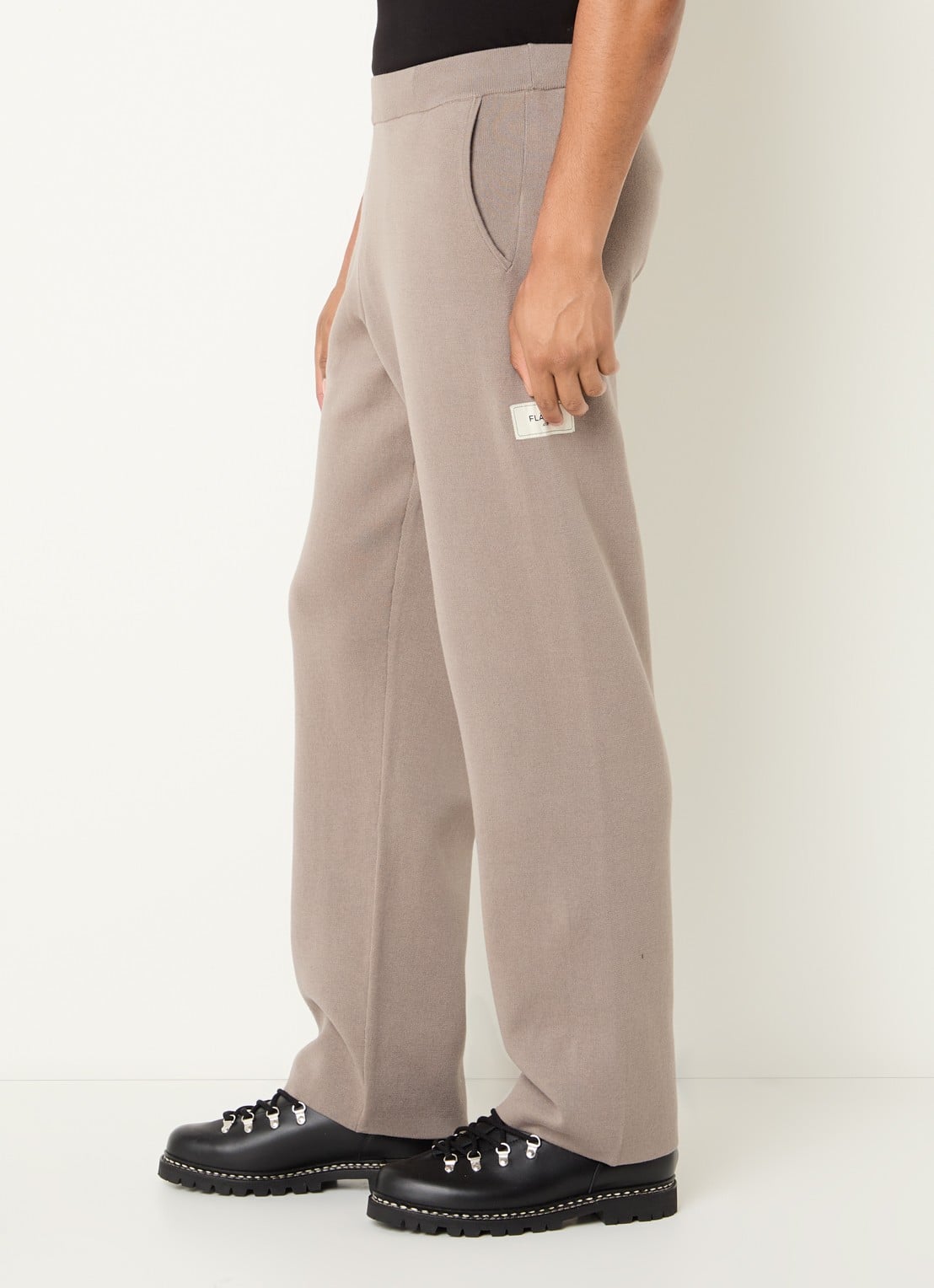 FLÂNEUR Atelier straight fit broek met logo en steekzakken - detail 2 taupe