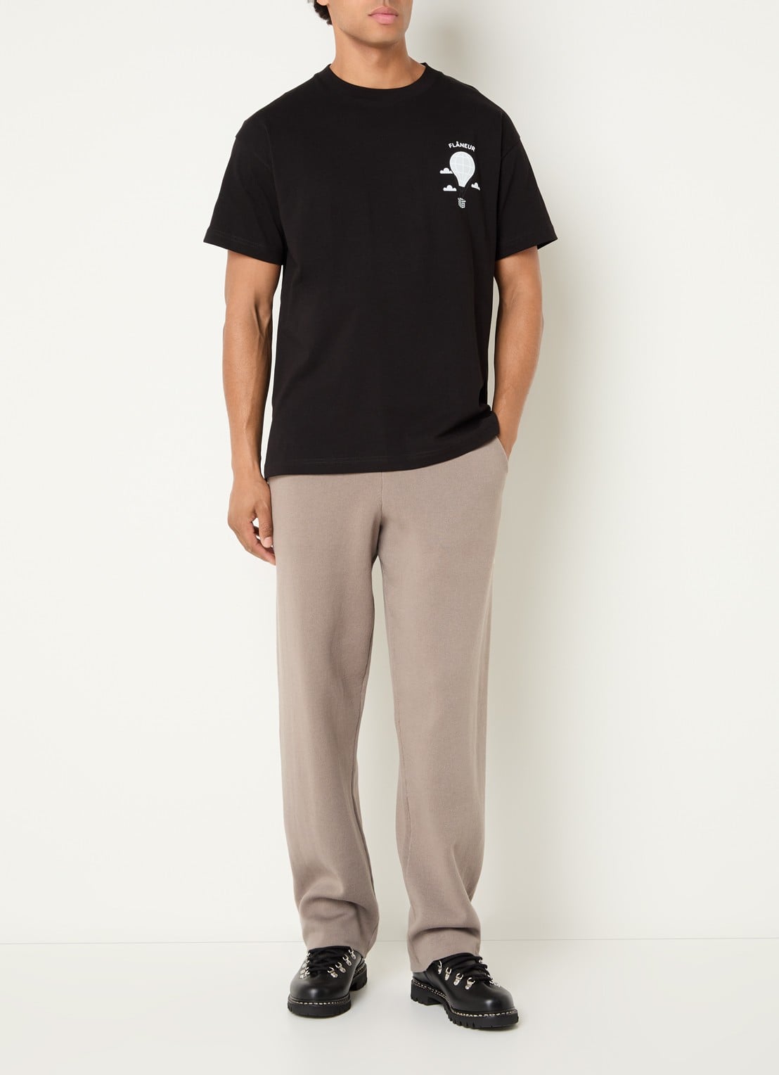 FLÂNEUR Atelier straight fit broek met logo en steekzakken - voorkant 5 taupe