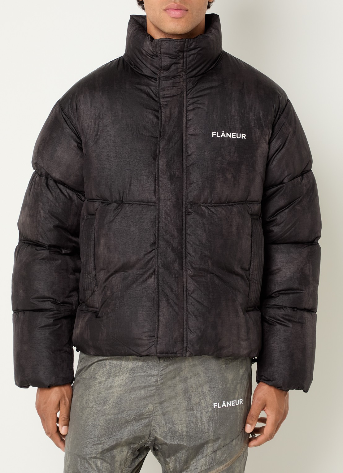 FLÂNEUR Logo puffer jack met opstaande kraag en steekzakken - detail zwart