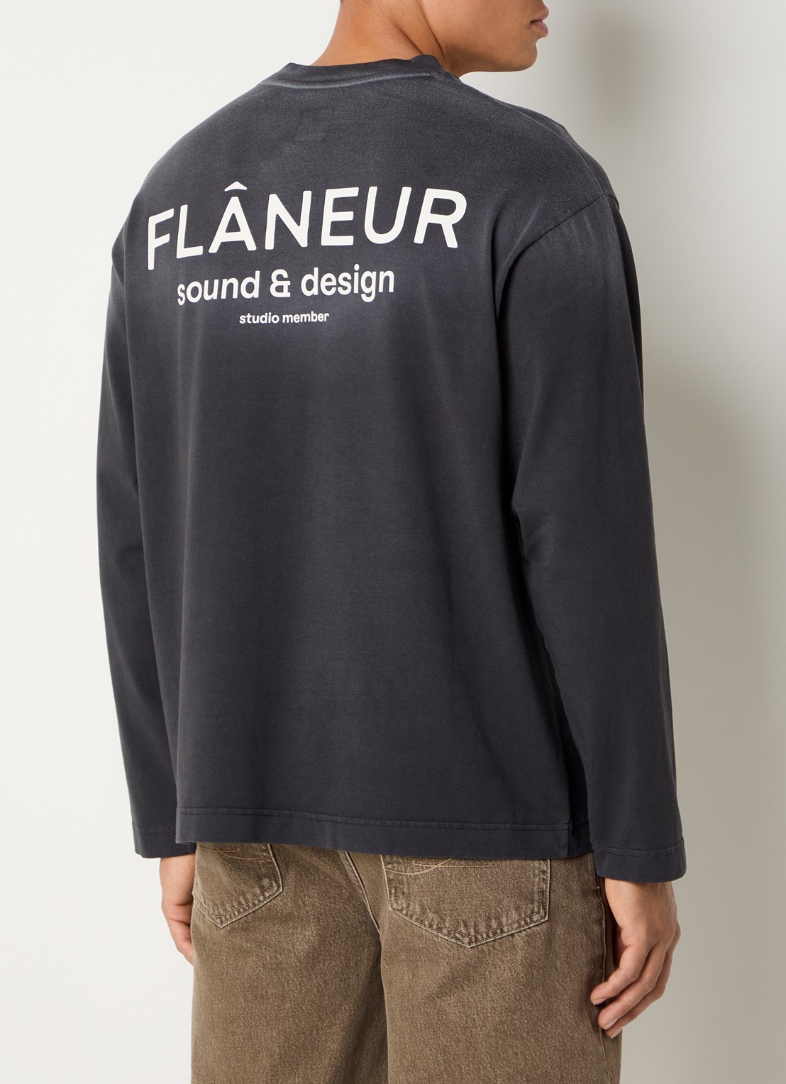 FLÂNEUR Longsleeve met logo- en backprint - detail antraciet