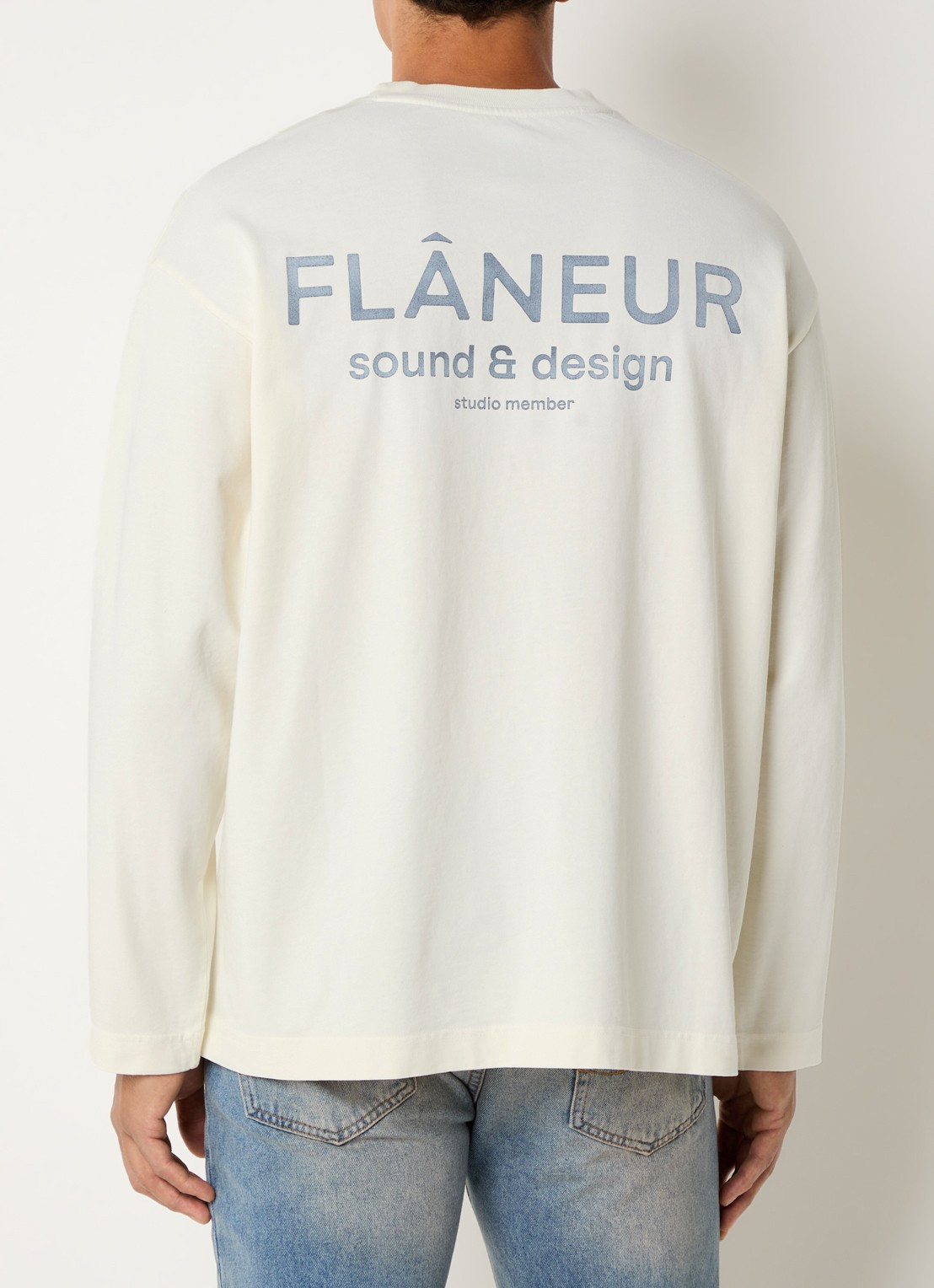FLÂNEUR Longsleeve met logo- en backprint - detail ivoor