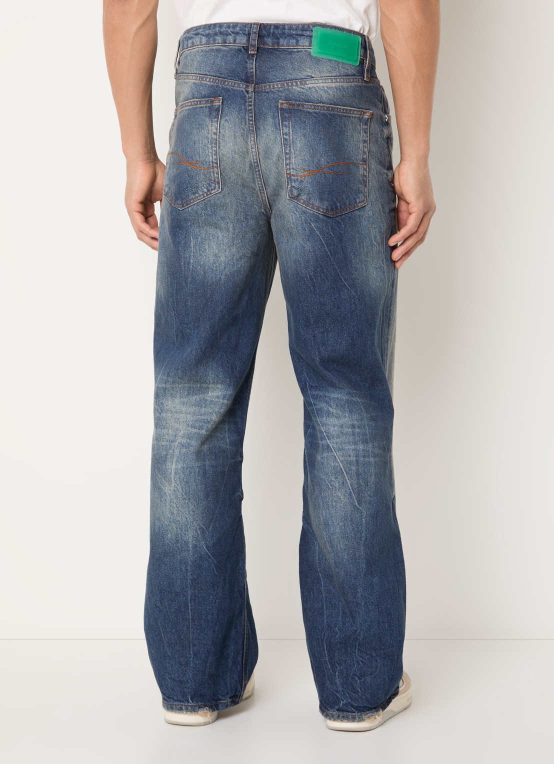 FLÂNEUR Loose fit jeans met donkere wassing - achterkant 5 beige