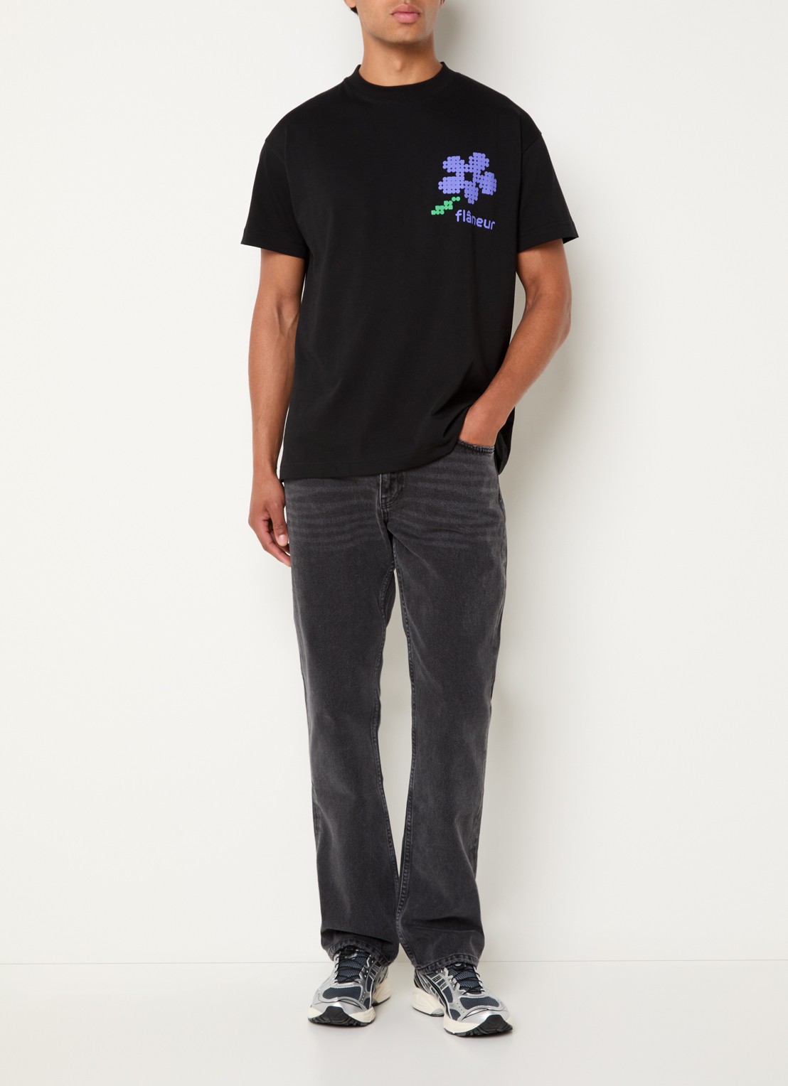 FLÂNEUR Pixel T-shirt met logo- en backprint - voorkant 4 zwart
